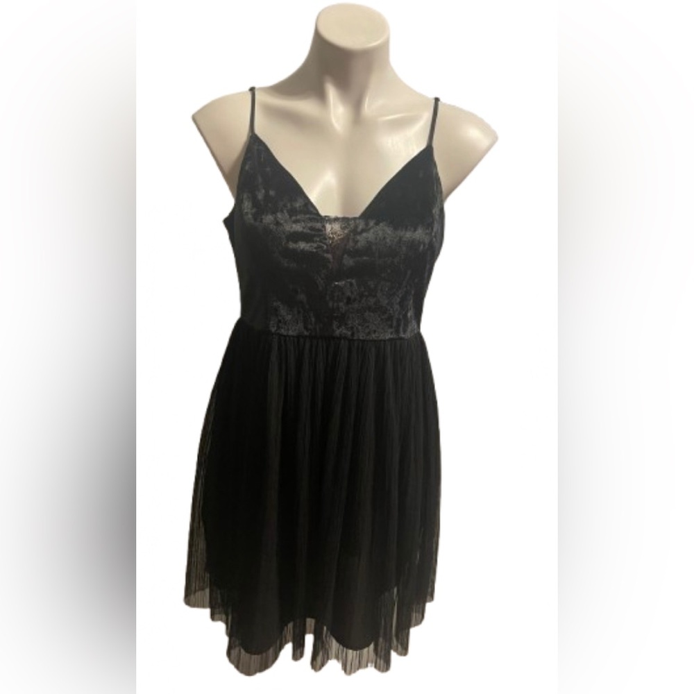 BCBGENERATION Black Elegant Velvet Sleeveless Mini Cocktail Dress - Picture 2 of 8
